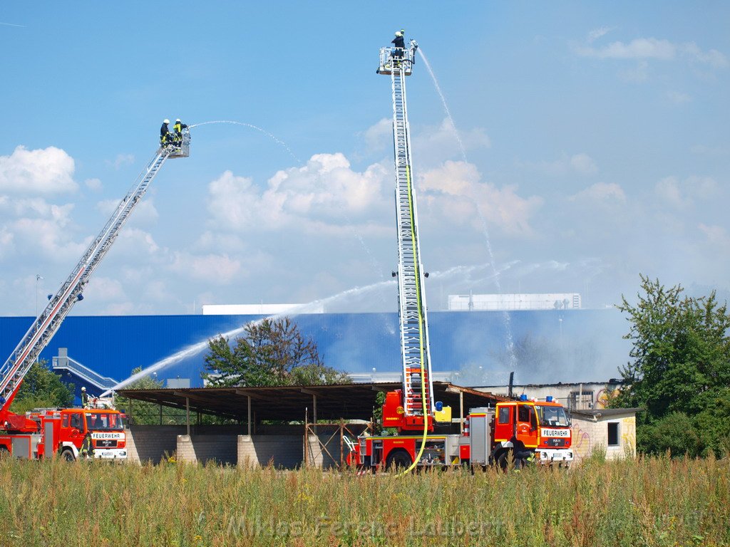 Feuer Koeln Ossendorf Butzweiler Hof neben IKEA P167.JPG